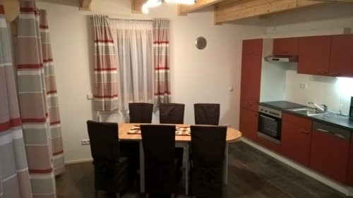 "Blockhaus Fini" apartman: ebédlő, konyha